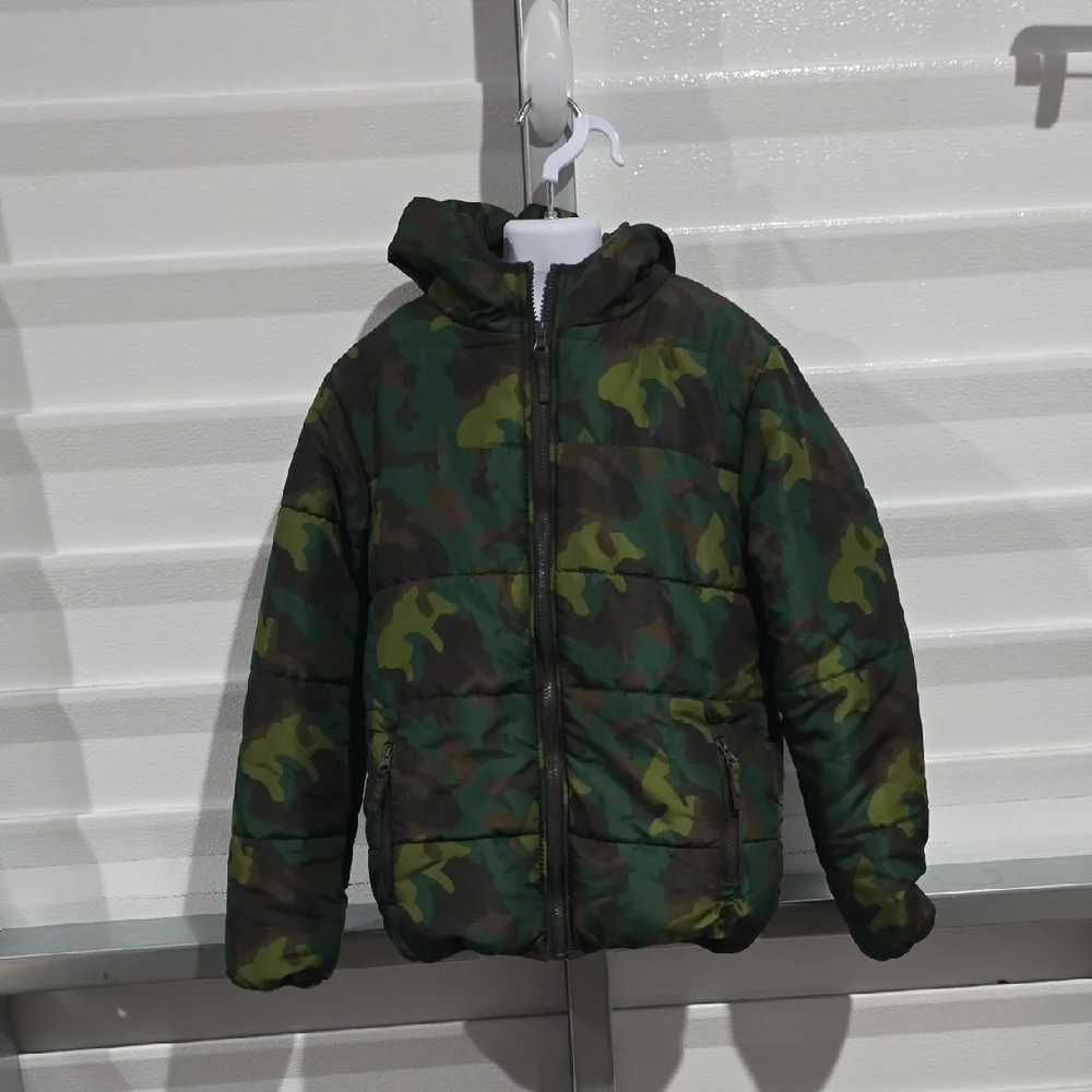 Children's Green Camouflage Puffer Jacket Roebuck &‎ Co.  Size Medium 10-12